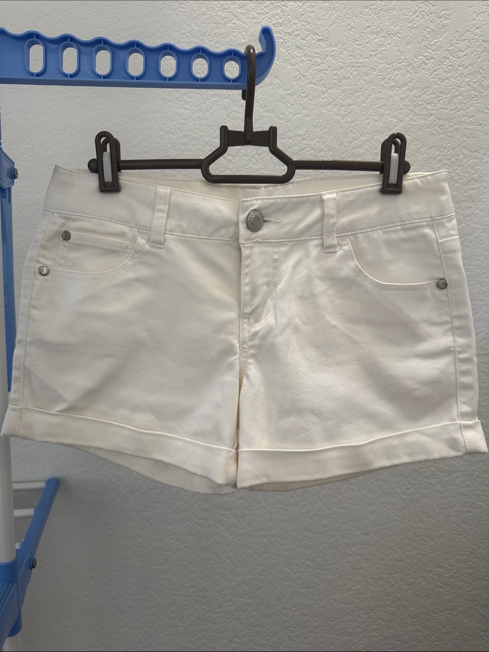 Celebrity Pink Cream Rolled-Hem Jean Shorts